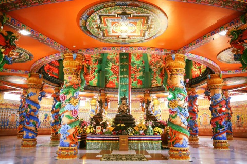 Bên trong tầng 2